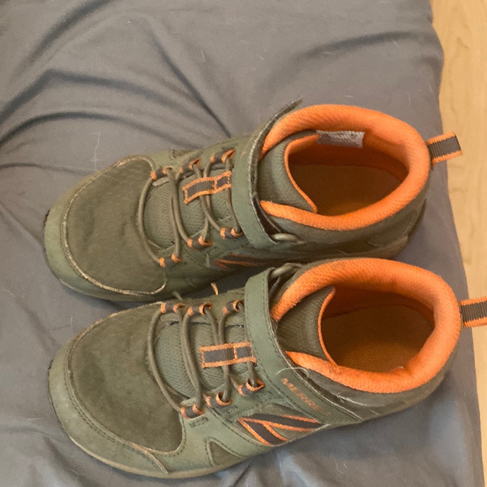 Merrell sneakers boys size 2.